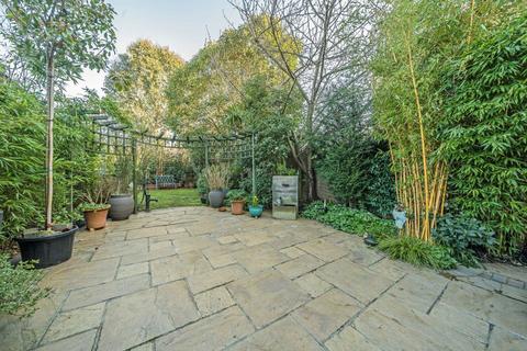 22 Camel Grove, Kingston Upon Thames, KT2 5GR