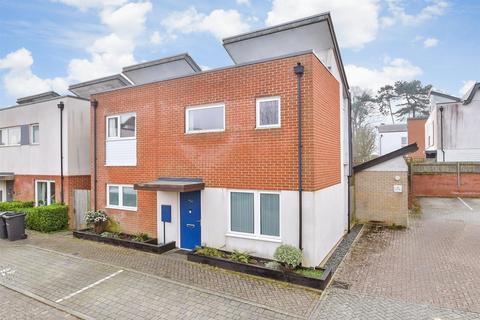 3 bedroom detached house for sale, Duke Of York Way, Maidstone ME17