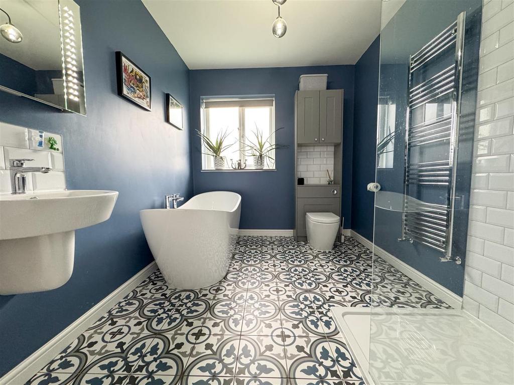 Family bath and shower room