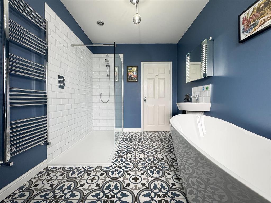 Family bath and shower room