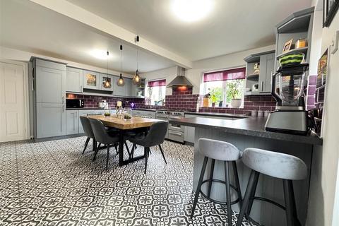 4 bedroom detached house for sale, Spring Grove Gardens, Wharncliffe Side, S35