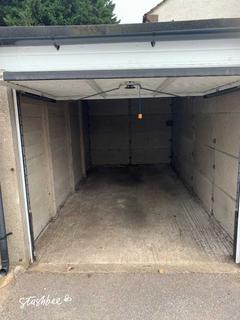 Garage to rent, Willow Crescent, Farnborough GU14