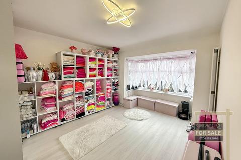 3 Beverley Avenue, Hounslow, TW4 5HF
