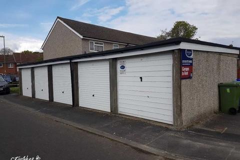 Garage to rent, Fairfax Road, Farnborough GU14