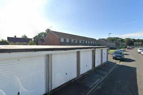 Garage to rent, Fairfax Road, Farnborough GU14