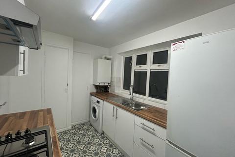 3 bedroom flat to rent, Ilford Lane, Ilford IG1