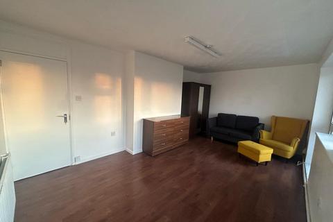 3 bedroom flat to rent, Ilford Lane, Ilford IG1