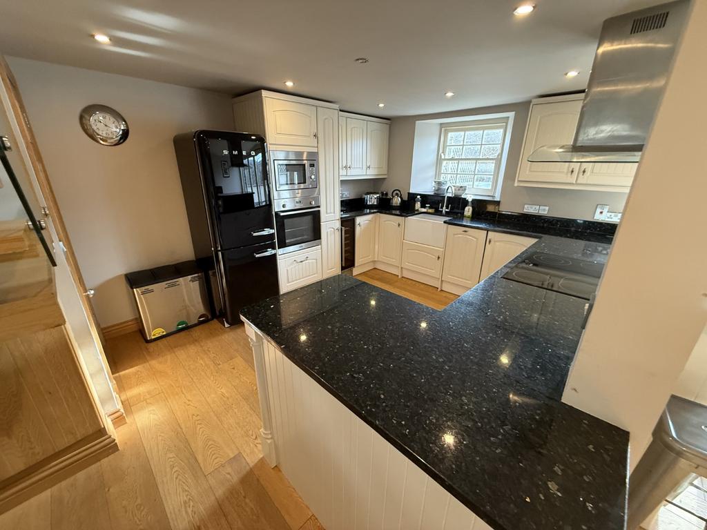 Open Plan Kitchen/Lounge Area