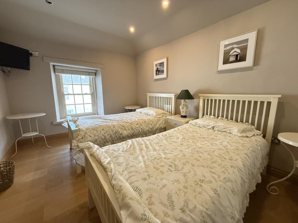 Front Bedroom 4