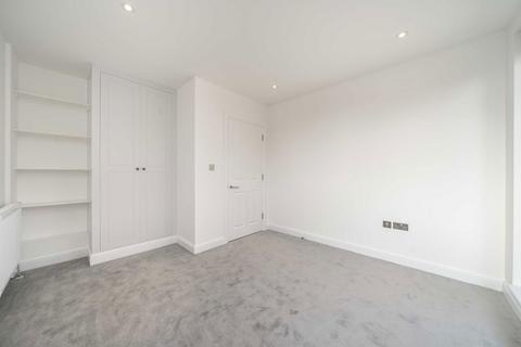 3 bedroom flat to rent, Portland Road, London SE25