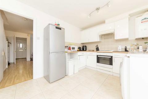 3 bedroom terraced house to rent, Milligan Street, London E14