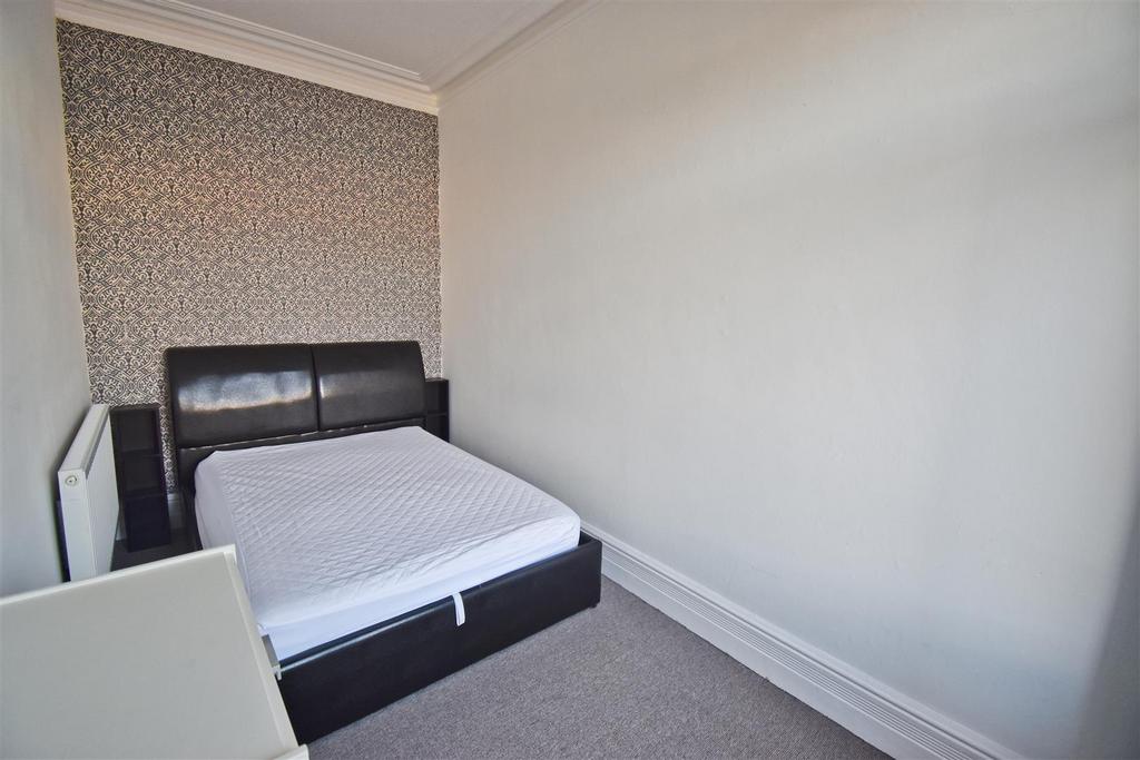 Bedroom 1.jpg