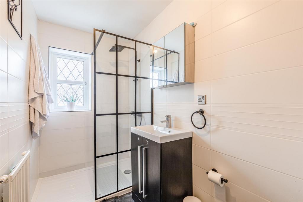 57 Monks Crescent, Addlestone, KT15 1 UX - 5.jpg