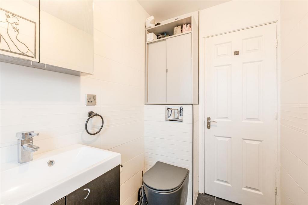 57 Monks Crescent, Addlestone, KT15 1 UX - 6.jpg
