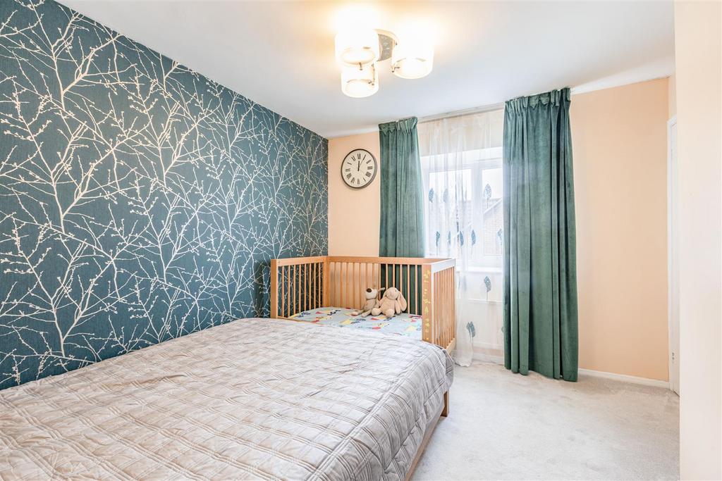 57 Monks Crescent, Addlestone, KT15 1 UX - 7.jpg