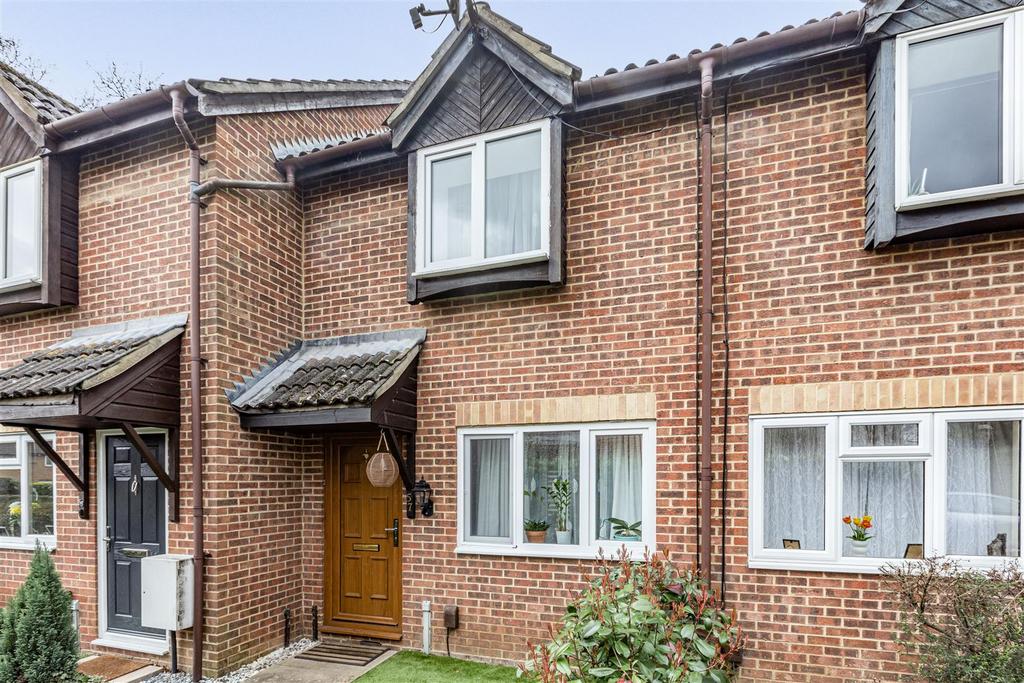 57 Monks Crescent, Addlestone, KT15 1 UX - 17.jpg