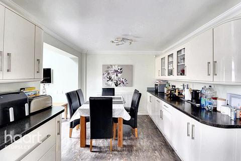 13 Lancing Road, Luton, LU2 8JN