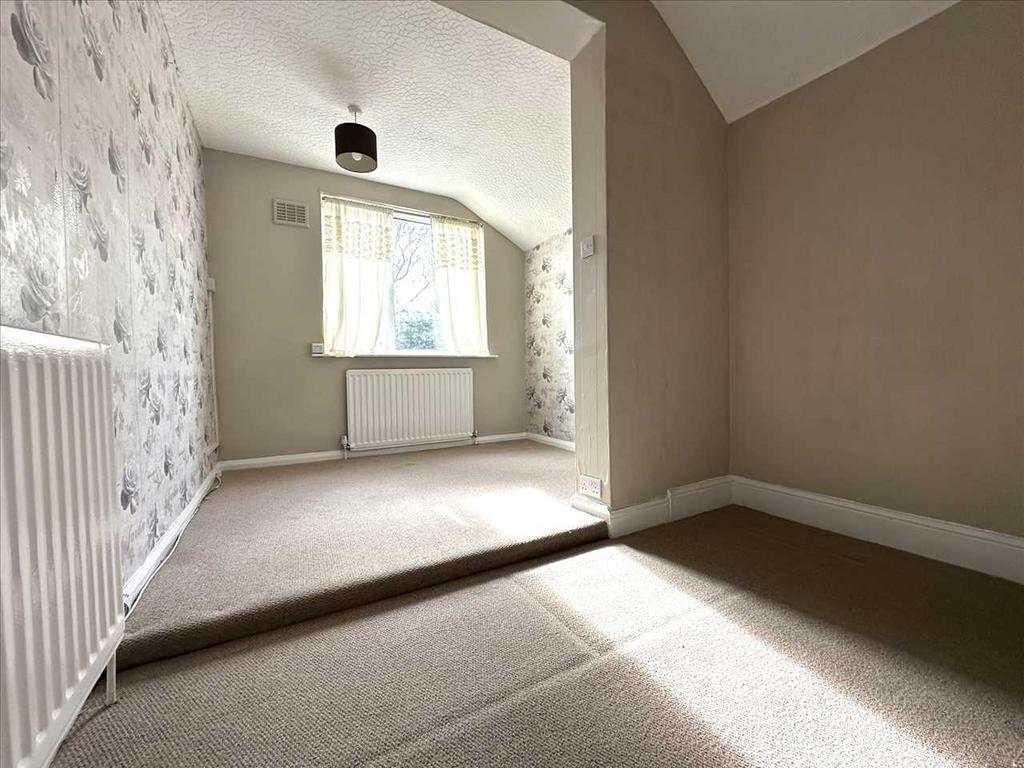 Bedroom (rear)