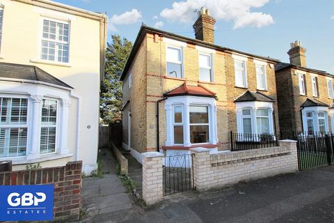 2 bedroom semi-detached house to rent, Cotleigh Road, Romford, RM7