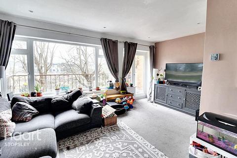 3 bedroom townhouse for sale, Hart Hill Drive, Luton