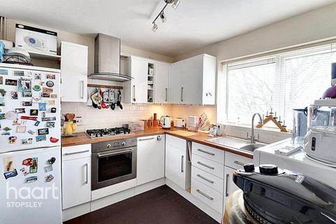 3 bedroom maisonette for sale, Elgar Path, Luton