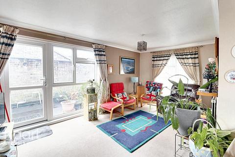 52 Elgar Path, Luton, LU2 7RJ