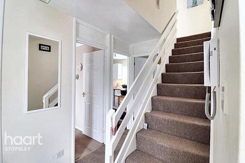 52 Elgar Path, Luton, LU2 7RJ