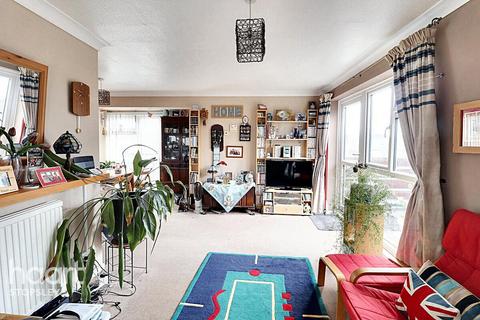 52 Elgar Path, Luton, LU2 7RJ