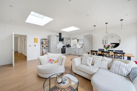 2 bedroom apartment for sale, Fassett Road, Kingston Upon Thames