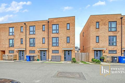 3 bedroom end of terrace house for sale, Brookfield Drive, Stanford Le Hope SS17