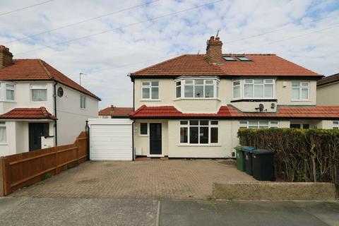 3 bedroom semi-detached house to rent, Ravenswood Avenue, Surbiton