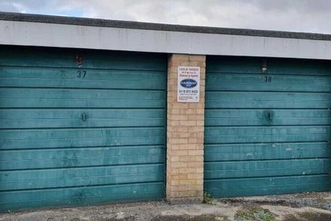 Garage to rent, Hawthorn Close, Bridgwater TA6