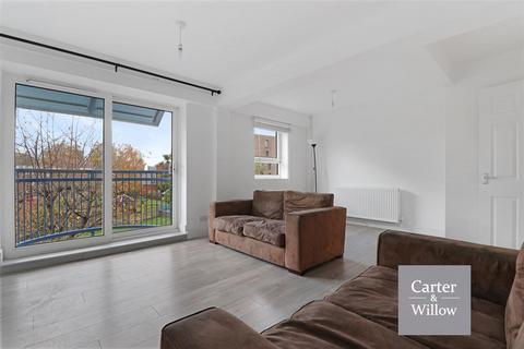3 bedroom maisonette for sale, Gillman Drive, London