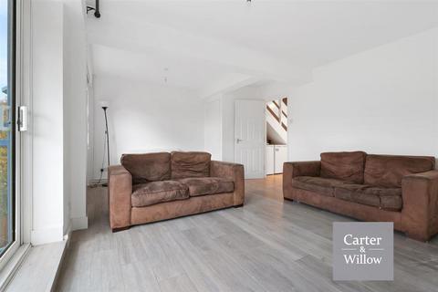 3 bedroom maisonette for sale, Gillman Drive, London