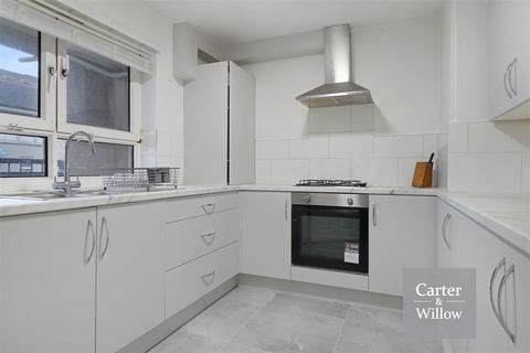 3 bedroom maisonette for sale, Gillman Drive, London