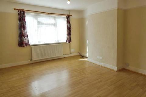 4 bedroom end of terrace house to rent, Chester Road, Slough