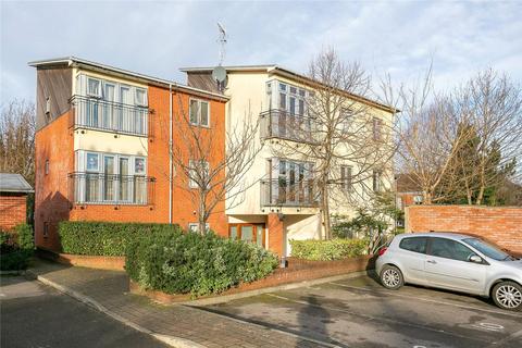 2 bedroom flat to rent, King Georges Avenue, Watford, WD18