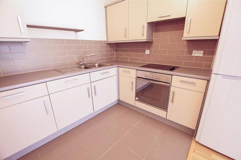 2 bedroom flat to rent, King Georges Avenue, Watford, WD18