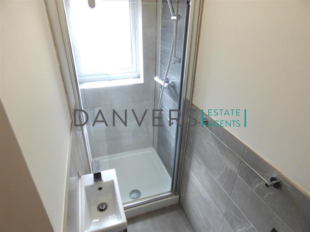 Bedroom 2 En-Suite.jpg