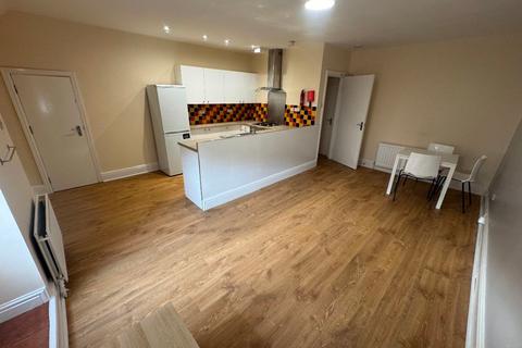 2 bedroom house to rent, Simonside Terrace, Newcastle upon Tyne NE6