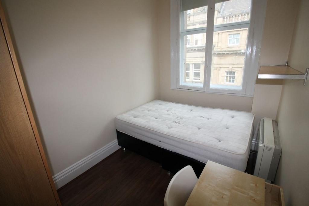 Bright and inviting double bedroom featuring la...