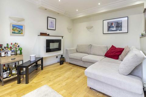 2 bedroom terraced house to rent, Rosebery Mews, London N10