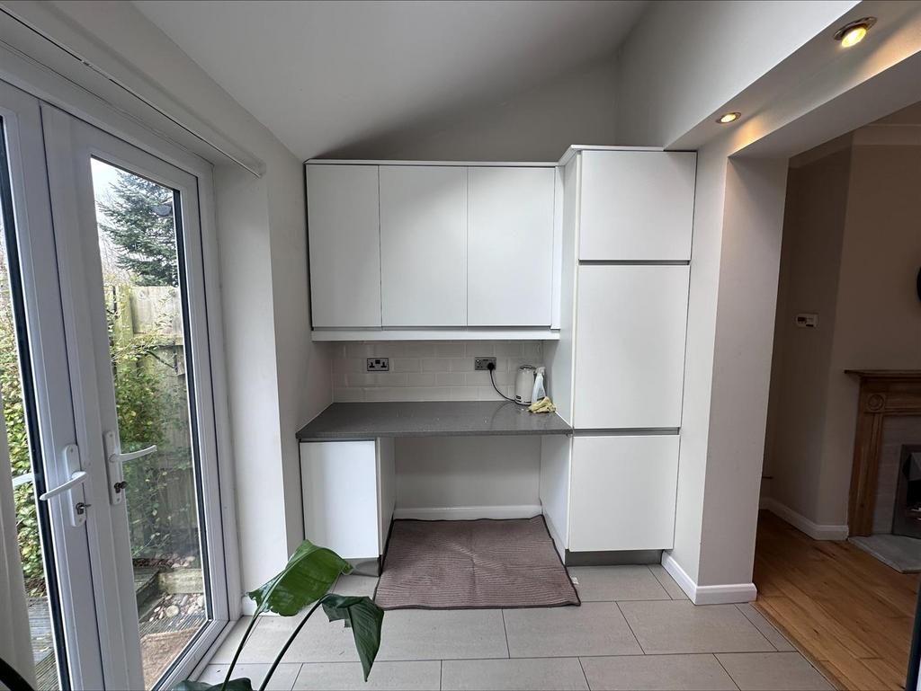 Kitchen 2.jpeg