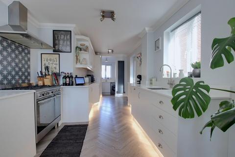 4 bedroom detached house for sale, CATISFIELD GATE, CATISFIELD