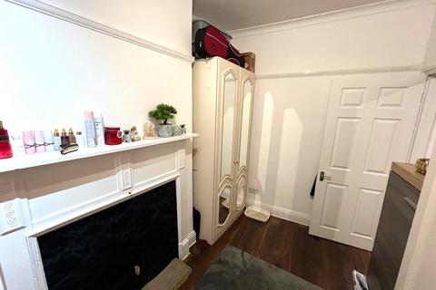 1 bedroom flat to rent, Becontree Avenue, Dagenham RM8