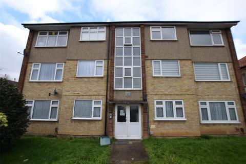 3 bedroom apartment to rent, Lexden Drive, Romford RM6