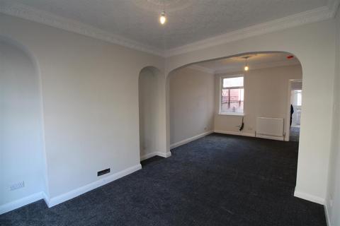 3 bedroom terraced house to rent, Clifton Gardens, Goddard Avenue, Hull