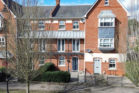 4 bedroom terraced house for sale, Turners Avenue, Fleet GU51