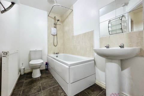 2 bedroom flat for sale, Lilac Gardens, Bolton, BL3