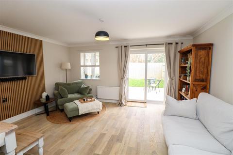 2 bedroom end of terrace house for sale, Potters Mews, Farnborough GU14